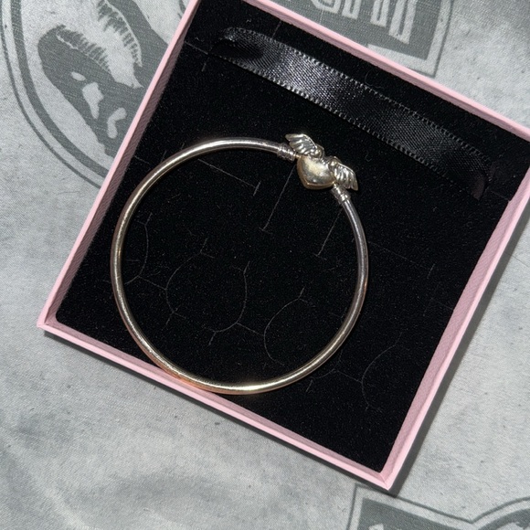 Pandora Bracelet never worn - Picture 2 of 4